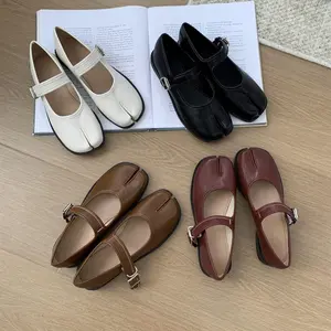 Women's dance shoes split-toed shoes single shoes 2025 new retro shoes light mouth shoes thin flat shoes pig feet shoes