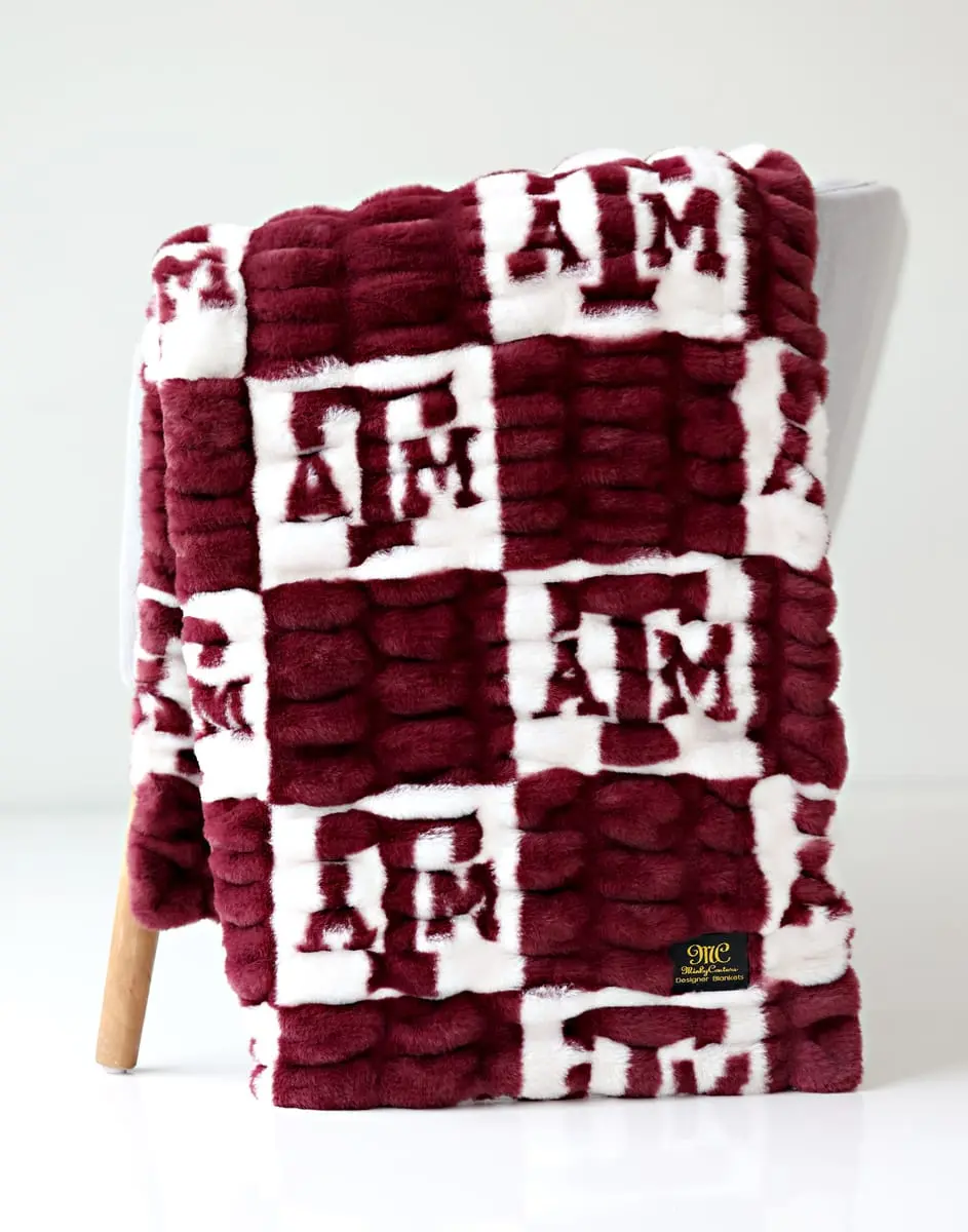 Texas A&M Aggies Comfy Hugs Soft Bedding Throw Blanket, Blanket Gift for Beds and Aggies Fans, Comfy Blankets Texas A&M Aggies Comfy Hugs Soft Bedding Throw Blanket, Blanket Gift for Beds and Aggies Fans, Comfy Blankets