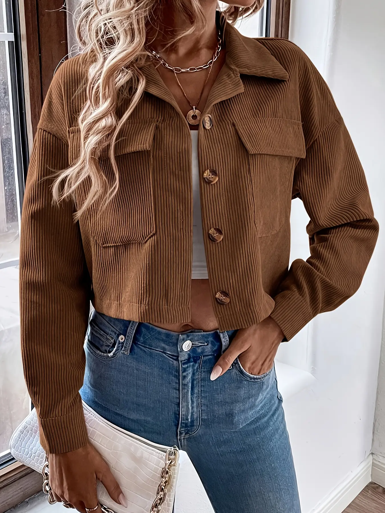 A women's brown woven buttoned-collar short Fitted jacket coats with a lapel, featuring a simple, elegant and chic style, is highly versatile and suitable for casual wear.