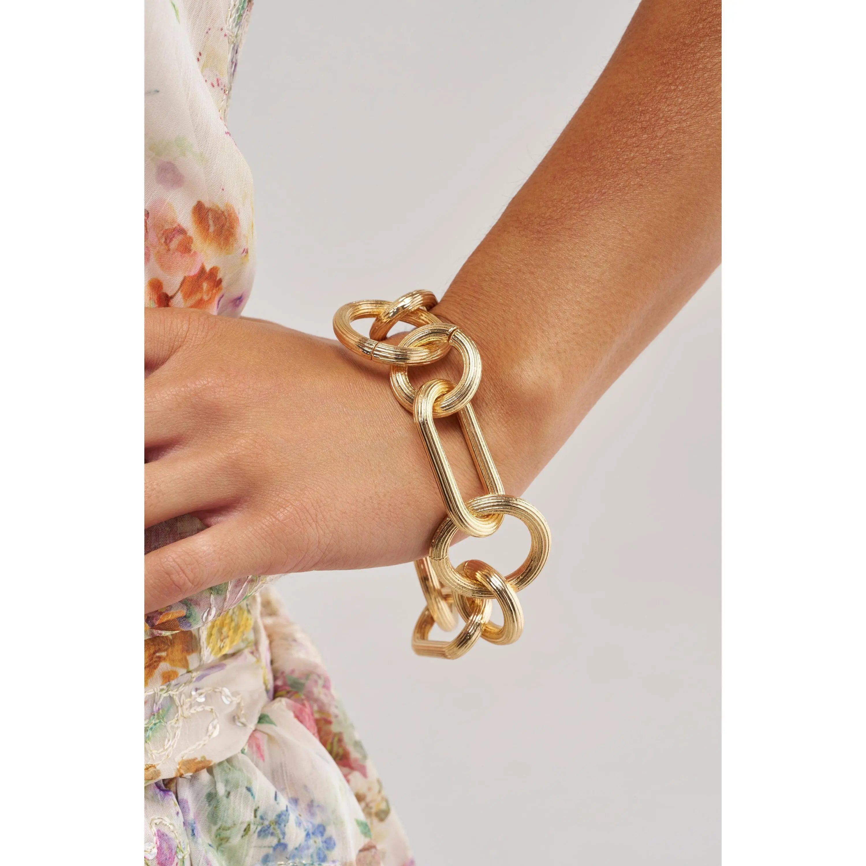 CAN'T BEAT MY OUTFIT CHAIN BRACELET IN GOLD CAN'T BEAT MY OUTFIT CHAIN BRACELET IN GOLD