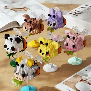 Building Blocks Toy Set, Building Block Bear, Micro Particles Assembly Kit, Educational Gift for Kids Ages 3+, Durable & Safe Design