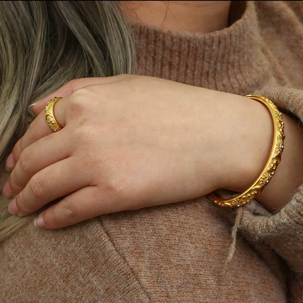 Olivia Open Bangle - Gold