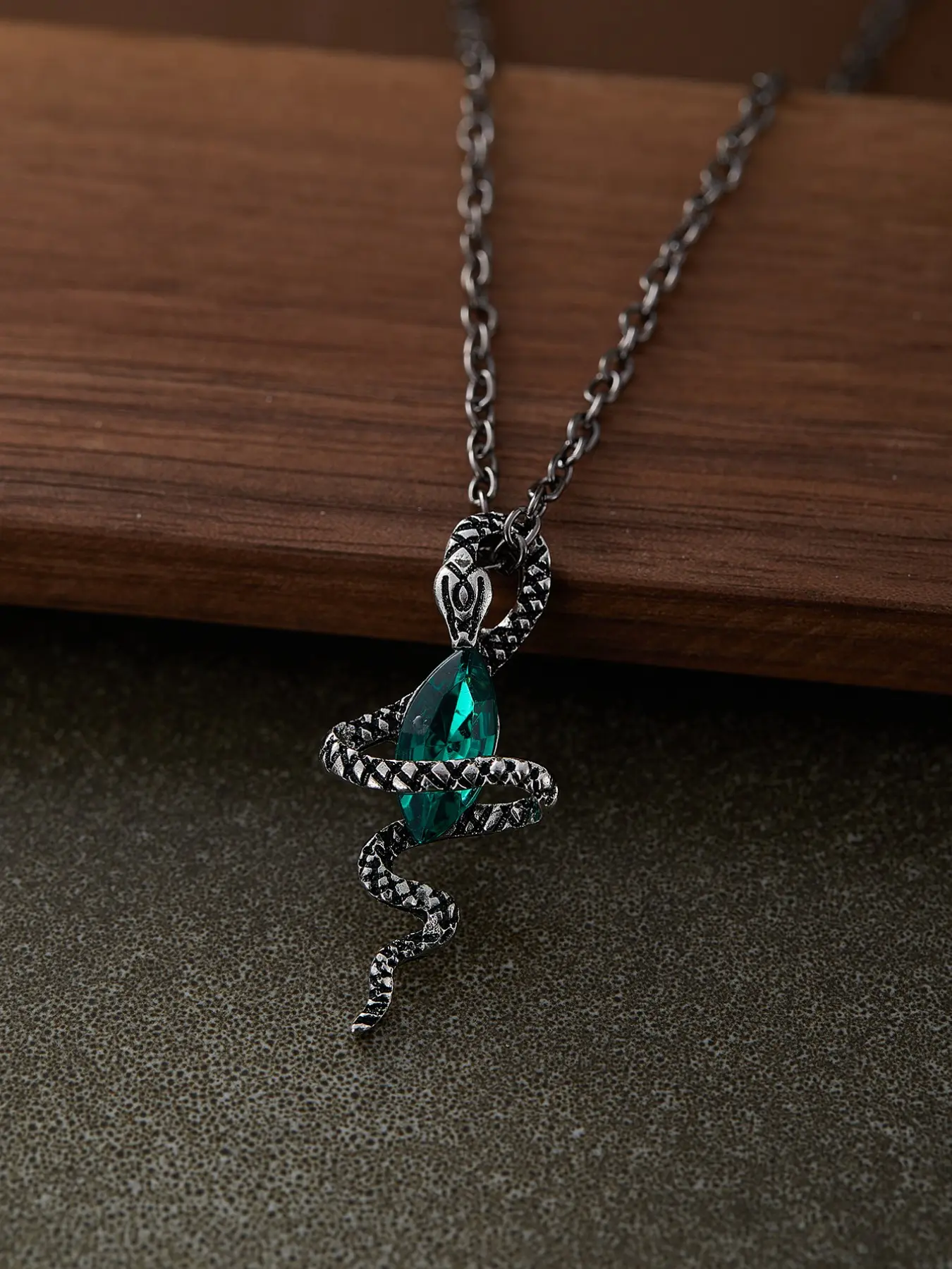 Vintage Snake Pendant Necklace, Unisex Gothic Style Jewelry, Perfect for Festive Parties, Unique Gift Idea, Fashion Accessory