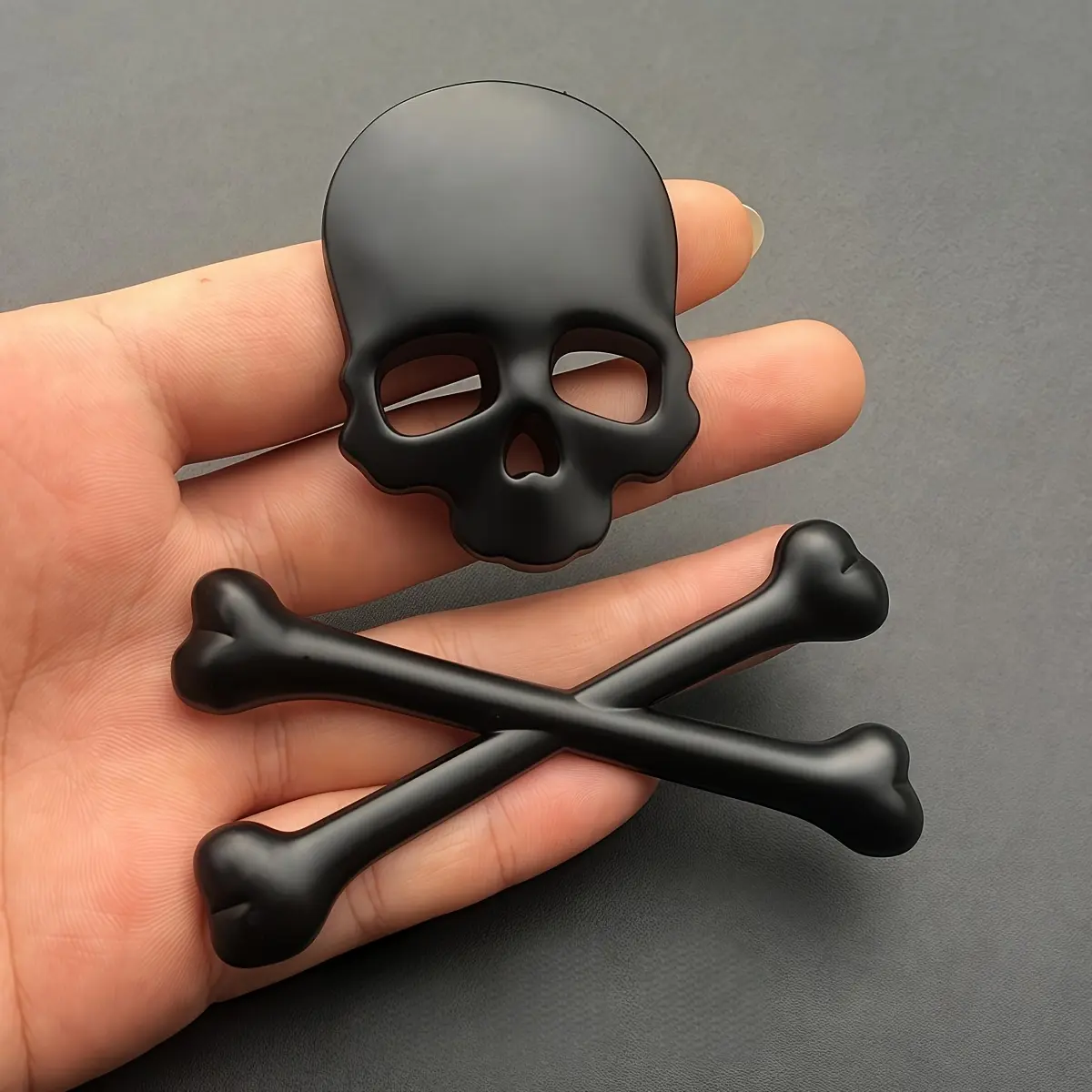 3D Metal Skull Emblem Sticker, Universal Car Sticker for Car Motorcycle, Compatible with Bumper Hood, Fits Bike Cruise Scooter, Halloween Decoration, Automotive Decoration, Multipurpose Car Decal, Vehicle Exterior Decoration