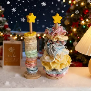 Christmas tree-shaped hairband organiser, ideal for storing hair clips, hair accessories and hairbands. A perfect Christmas gift and charming home décor piece. This versatile kitchen organiser can also hold kitchen roll, toilet paper and cling film.