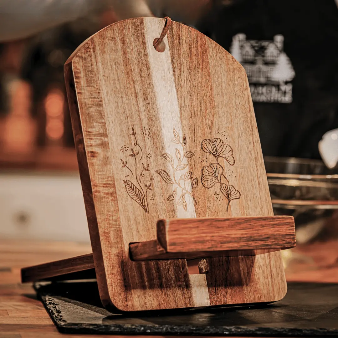 The Koselig Cookbook Stand, Lille Man edition