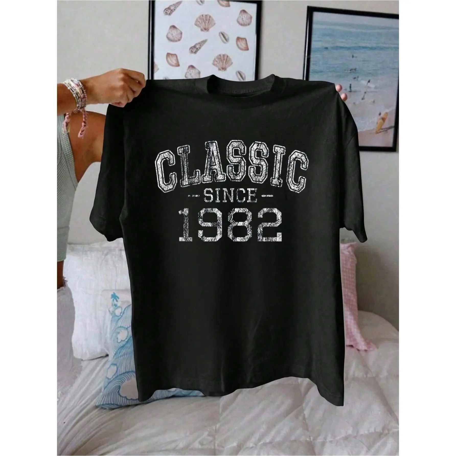 Women's Vintage "Classic 1982" Graphic Tee - Short-Sleeve Round Neck Breathable Pure Cotton Knitted Casual Crop Top with Letter Slogan, Plant Print