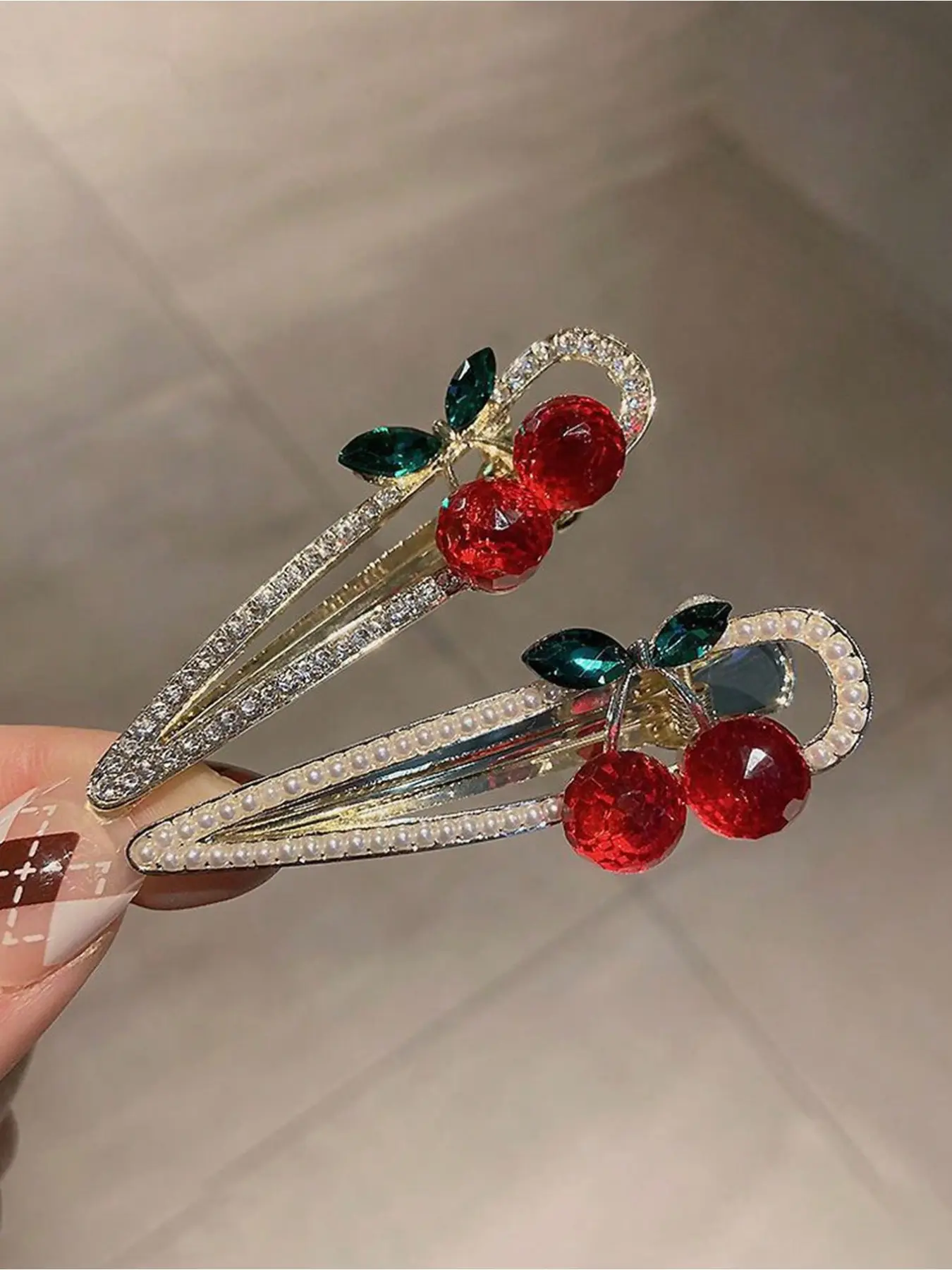 2pcs Cute Cherry Rhinestone & Faux Pearl Side Clip Bangs Hair Clip Set, Fashionable Everyday Wear Hair Accessory, Looks Of Party, Wedding Hair Decor, Hair Accerssories, Barrettes Hair Clips