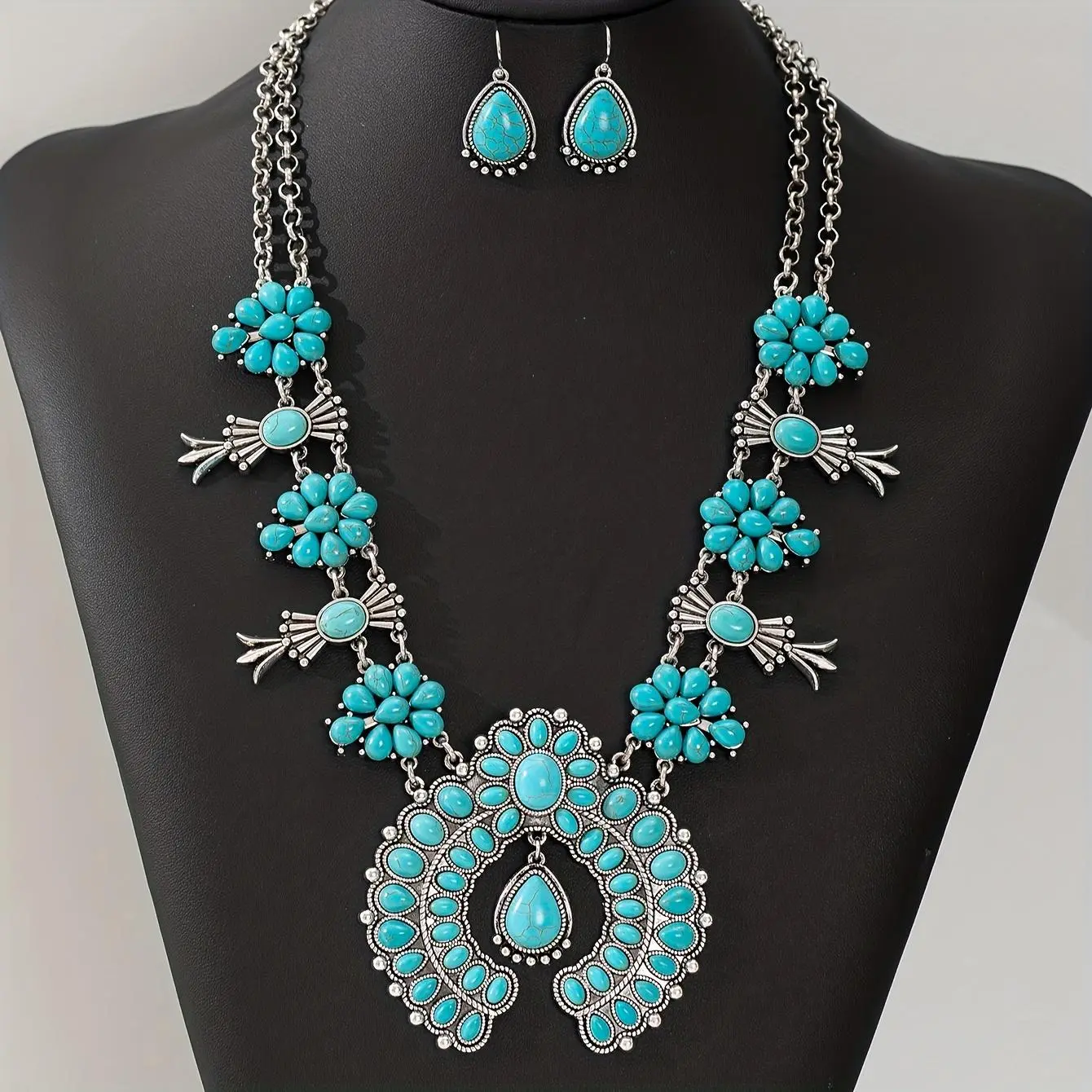 New European And American Bohemian Style Vintage And Fashionable Set of Women'S Horseshoe-Shaped Turquoise Necklace And Earrings