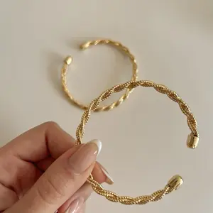 Elegant Gold Twist Cuff Bracelet - Stylish and Versatile Accessory for Any Occasion