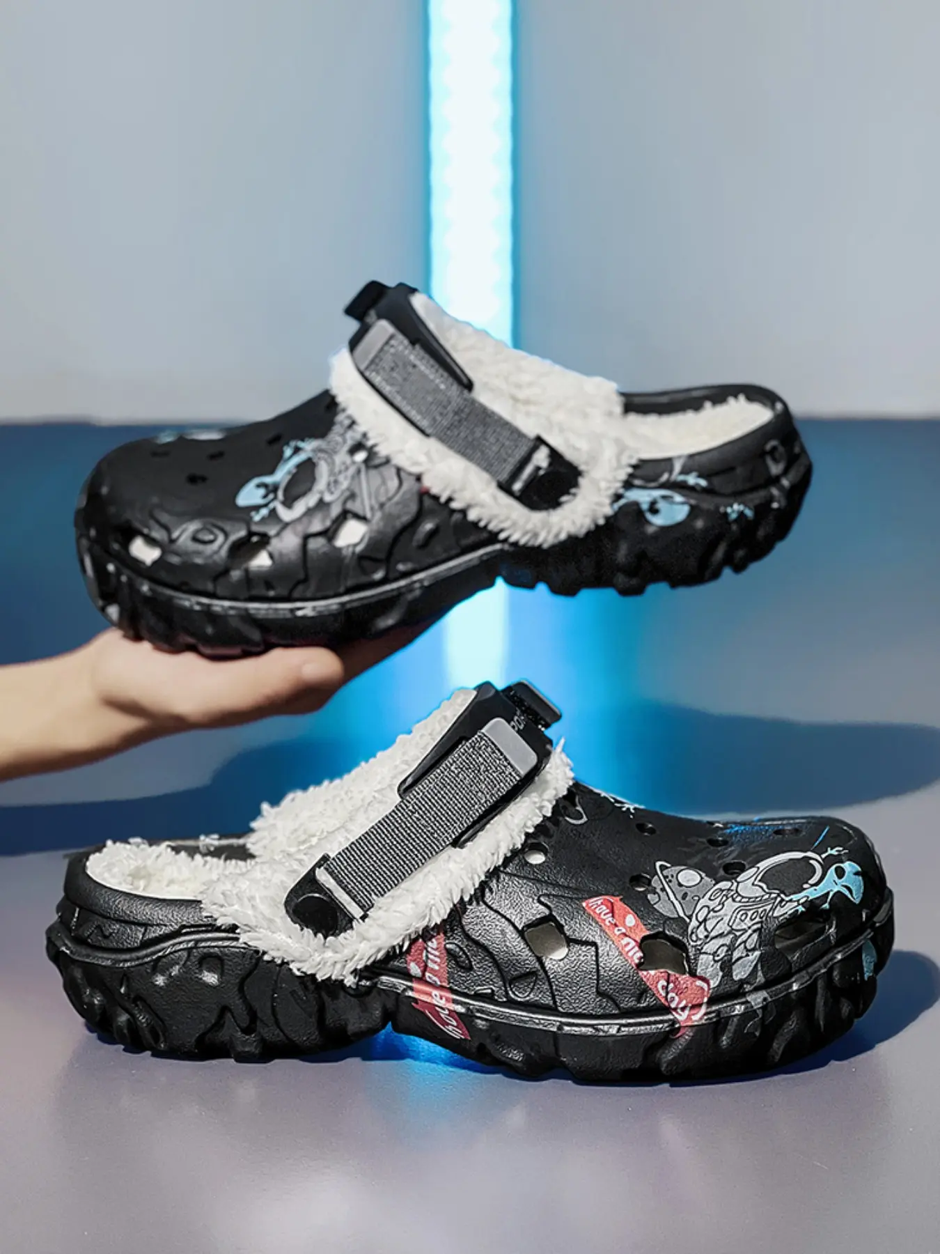 Men's Cotton-Lined Warm Hole Shoes, Graffiti Design, Home Outdoor Warm Choice, Indoor Outdoor Slippers, Soft Non Slip Clogs, Comfortable and Stylish Footwear for All Seasons