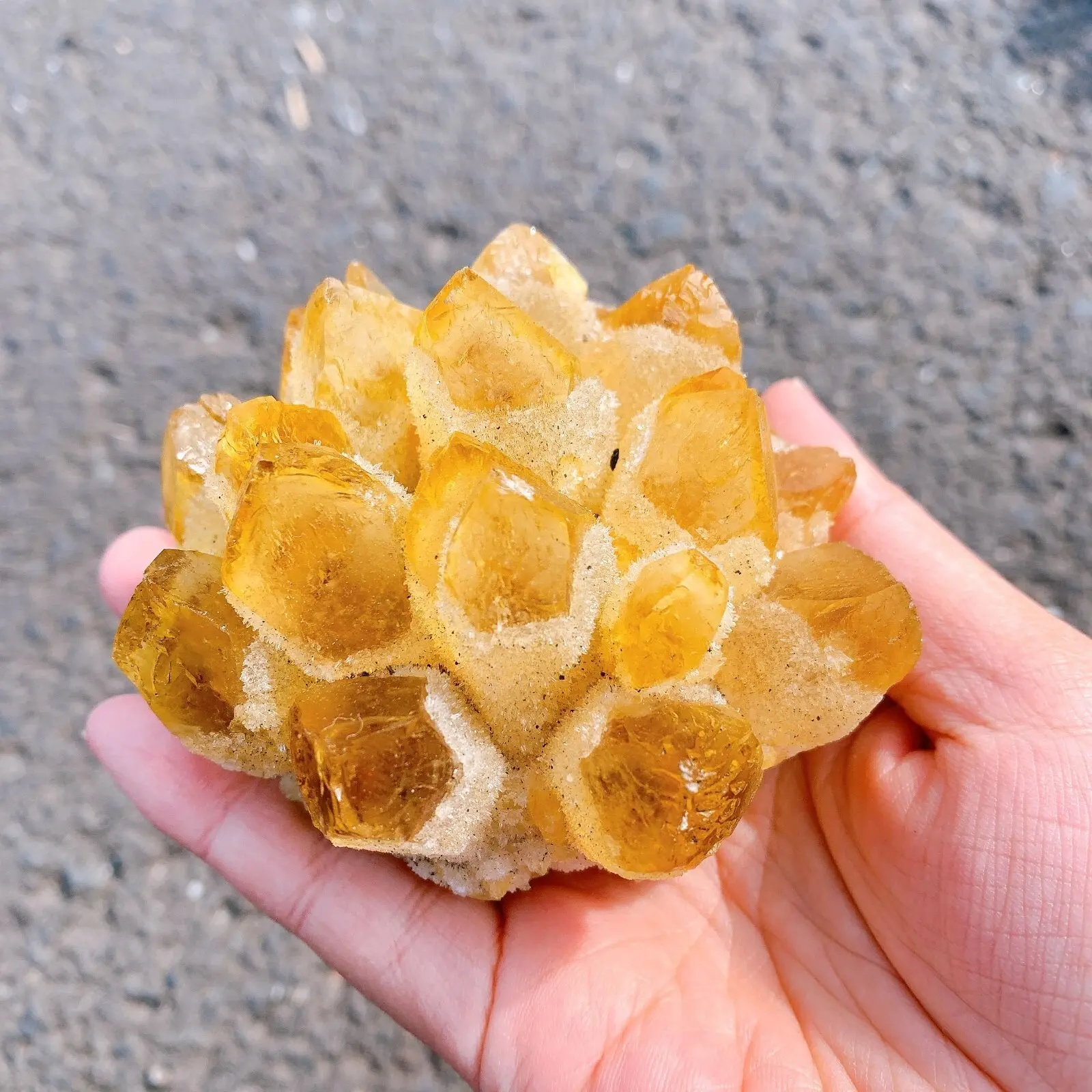 100% Brand New Natural Raw Citrine Quartz Cluster - Yellow Phantom Point Geode, Home Decor Crystal Quartz Home Ornament, Crystal Degaussing, Graduation Gift, 28g-310g Varied Sizes for Shelf Display, Fish Tank Placement, Girls, Teens