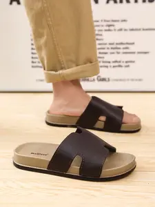 These Stylish Open-toe Slippers Are Perfect for Both Home and Outdoor Use. a New Spring/summer 2026 Men's Style, Plus-size, Lightweight, Non-slip, and Comfortable Sandals Ideal for Everyday Outings and Beach Activities.