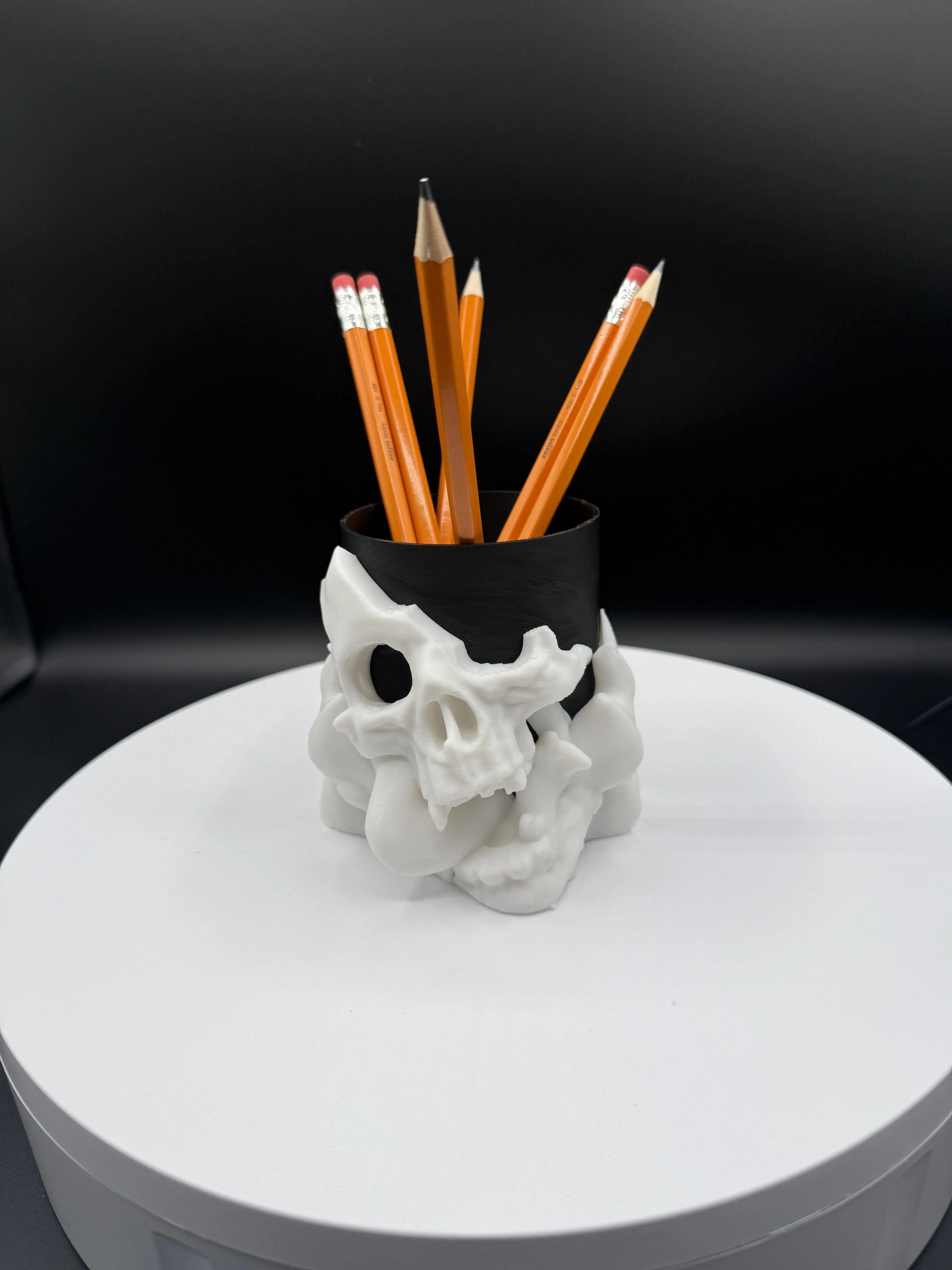 Skull Pencil Holder - Unique 3D-Printed Skeleton Desk Organizer, Eco-Friendly PLA, Black Interior, Ideal for Gothic Office Decor & Halloween
