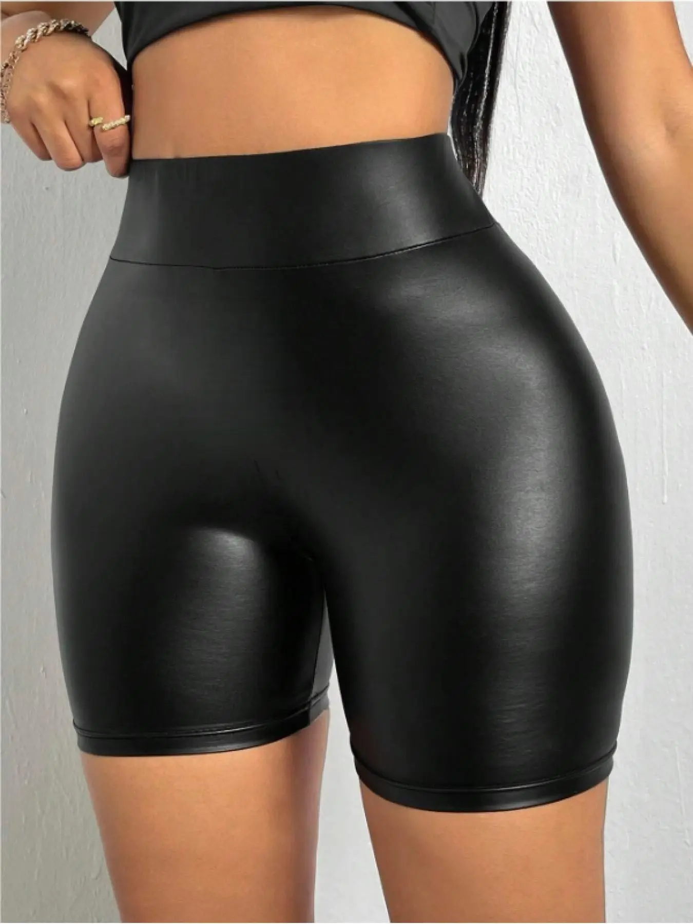 Fashionable High-Waisted Skinny PU Leather Women's Shorts, Trendy Short Pants for Casual Wear, Stylish Ladies' Bottoms for Everyday Use