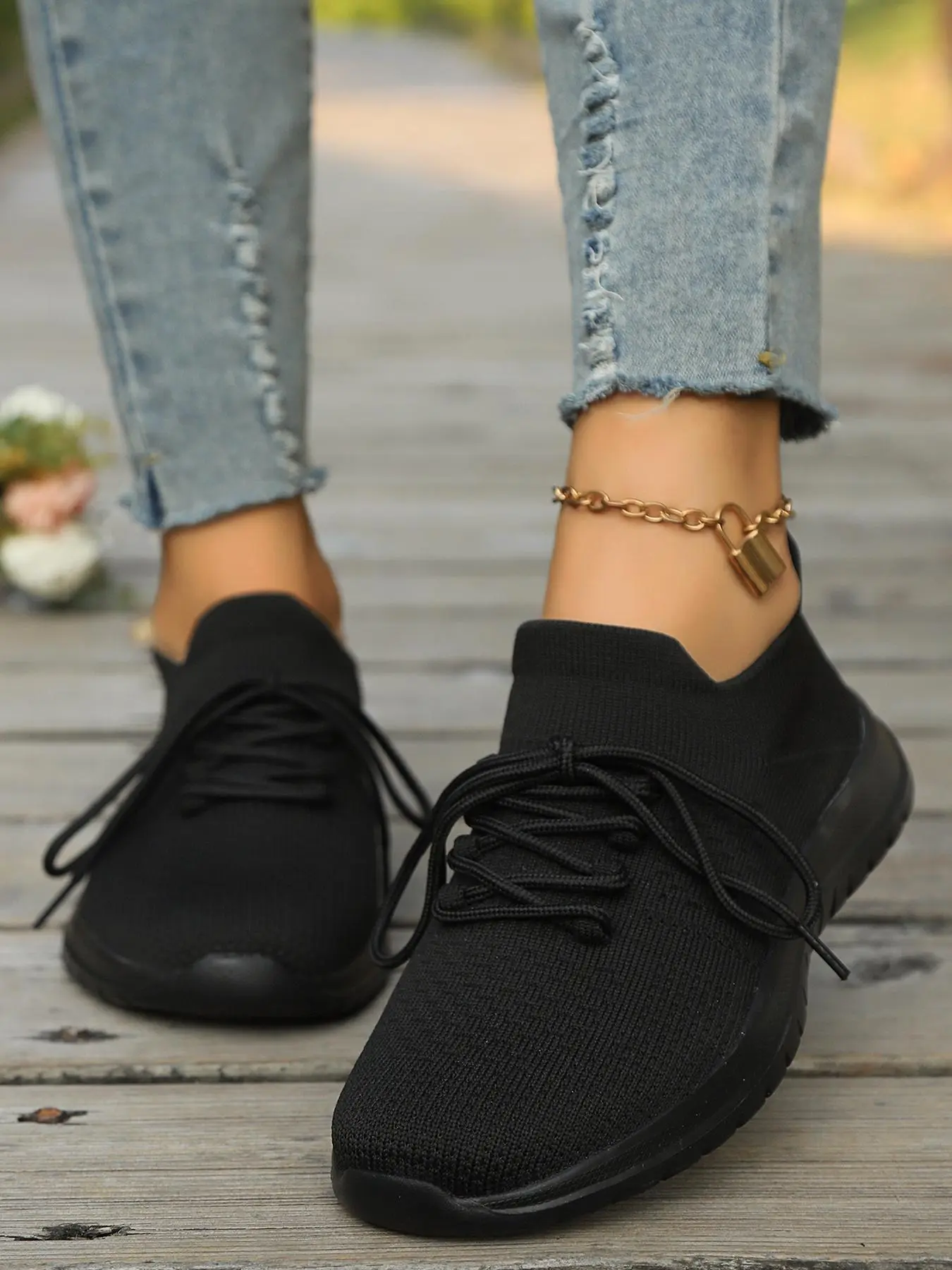 Women's Lace Up Low Top Sneakers, 2025 New Style Casual Breathable Comfortable Closed Sports Running Shoes, All-match Basic Shoes for Daily Wear, Walking Shoes, Footwear, Running Training Footwear, Fashion Running Sneakers