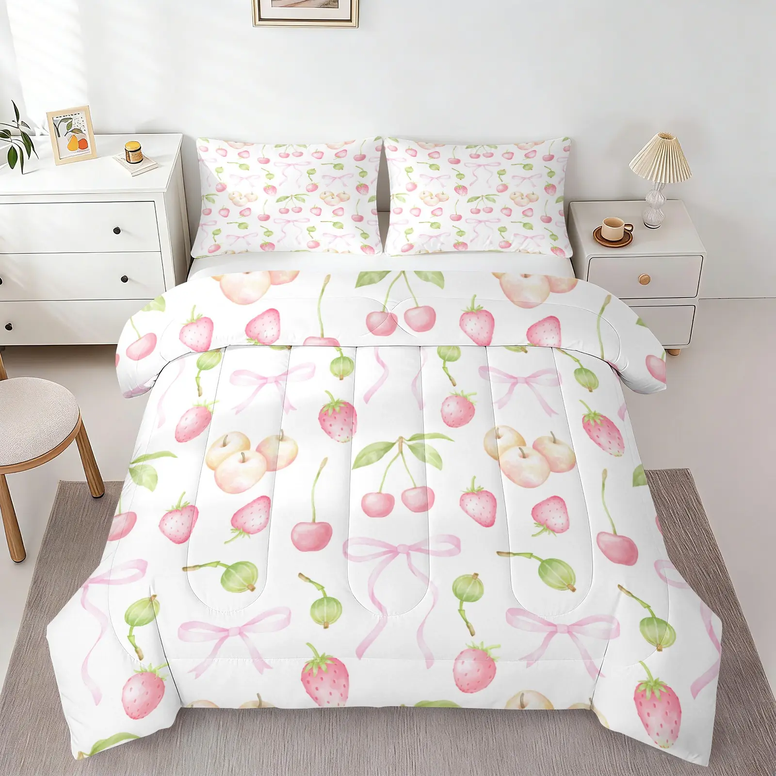2/3Pcs Coquette Strawberry Bow Print Comforter Set, Cute Pink Fruit Quilt Bedding Set with Pillowcases, Soft Pastel Cozy Matching Bedding, Aesthetic Cottagecore Decor, Perfect for Girls & Teens Bedroom & Dorm, All-Season