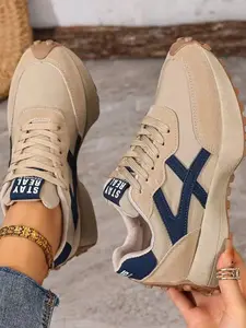 New fashion pointed-toe lace-up thick-soled non-slip sneakers for plus-size women, suitable for outdoor activities in all seasons, stylish and simple, comfortable, ideal for daily commuting and leisure activities, women's casual shoes