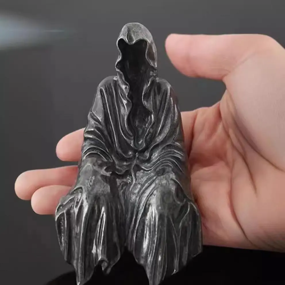 Gothic Style Halloween Statue, 1 Count Scary Spooky Creative Seated Cloak Ghost Ornament, Decorative Figurine, Desktop Decoration Sculpture Home Decor Sculptures Desk Decor for Home Office Living Room Bedroom, Vehicle Entertainment