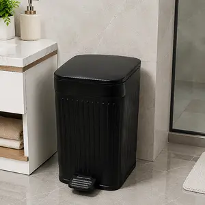 Tong Sampah Berdiri Segi Empat Tekstur Jalur Matte Injakan Kaki, Tong Sampah Tutup Perlahan Anti Bau 2 Warna Putih Hitam Untuk Bilik Air Dapur Kediaman Kecil patio furniture Boxes Organiser