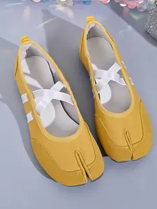 2026 Split Toe Ballet Flat Shoes, Cross Strap Mary Jane Sandals, Retro Pig Paw Women's Slippers, Soft Sole Rubber Slip-Ons for Dating/travel