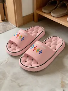 1 Pair Ethnic Style Colorful Pattern Letter Printed Hollow Massage Thick Sole Slippers, Retro Sweet Cool Style, Non-slip Soft Sole, Quick-dry for Bathroom, Indoor & Outdoor Dual-use, Open Toe Slides, Bathroom Casual Slippers