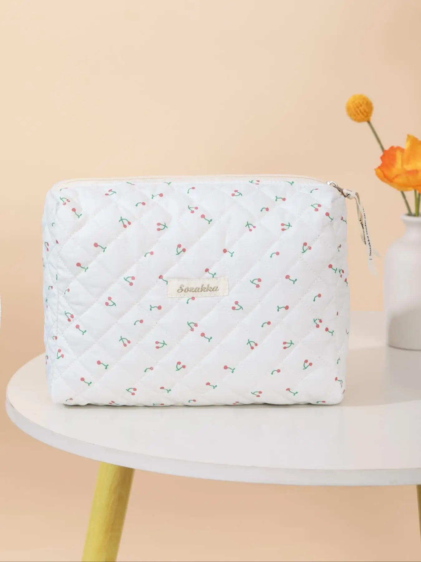 Women's Cute Quilted Soft Large Capacity Portable Storage Makeup Bag, Berry & Polka Dot Pattern Cosmetics Bag, Versatile Bag for Women & Girls for Tra