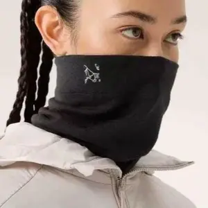 Arcteryx Neck Gaiter – Lightweight Winter Face Cover for Outdoor Use