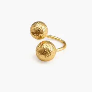 en route Clio Ring in Gold, Sleek Sculptural Band with High-Polish Finish and Subtle Edge, A Minimalist Everyday Essential That Transitions Effortlessly from Casual to Chic Layered Looks