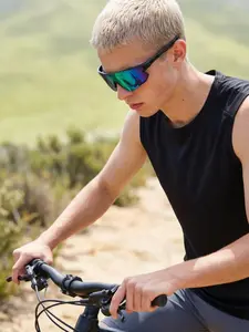 Fashionable Large Frame Polarized Sunglasses, Unisex Windproof Outdoor Sports Cycling Glasses, Running Hiking Driving Beach Travel