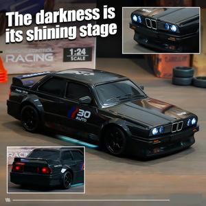 1:24 Remote Control Drift Car, 1 Box 2.4G 4WD Remote Control Car with Light & Tires, Perfect Birthday Gift for Kids
