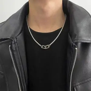 Minimalist interlocking square chain necklace for men, trendy titanium steel, non-fading, niche, versatile, vintage, high-end feel, trendy collarbone chain for women