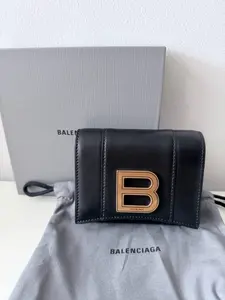 Pre-owned Leather Clutches & Wristlets Balenciaga B – Small Wallet