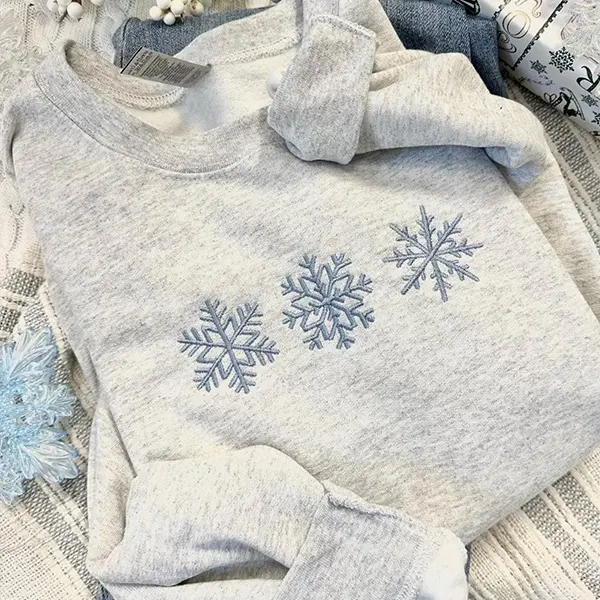 Women's Casual Fitted Long-Sleeve Embroidered Snowflake Crewneck, Cozy Minimalist Winter Sweatshirt Tops
