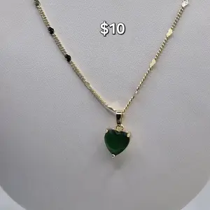heart zircoin pendant with laminated gold chain