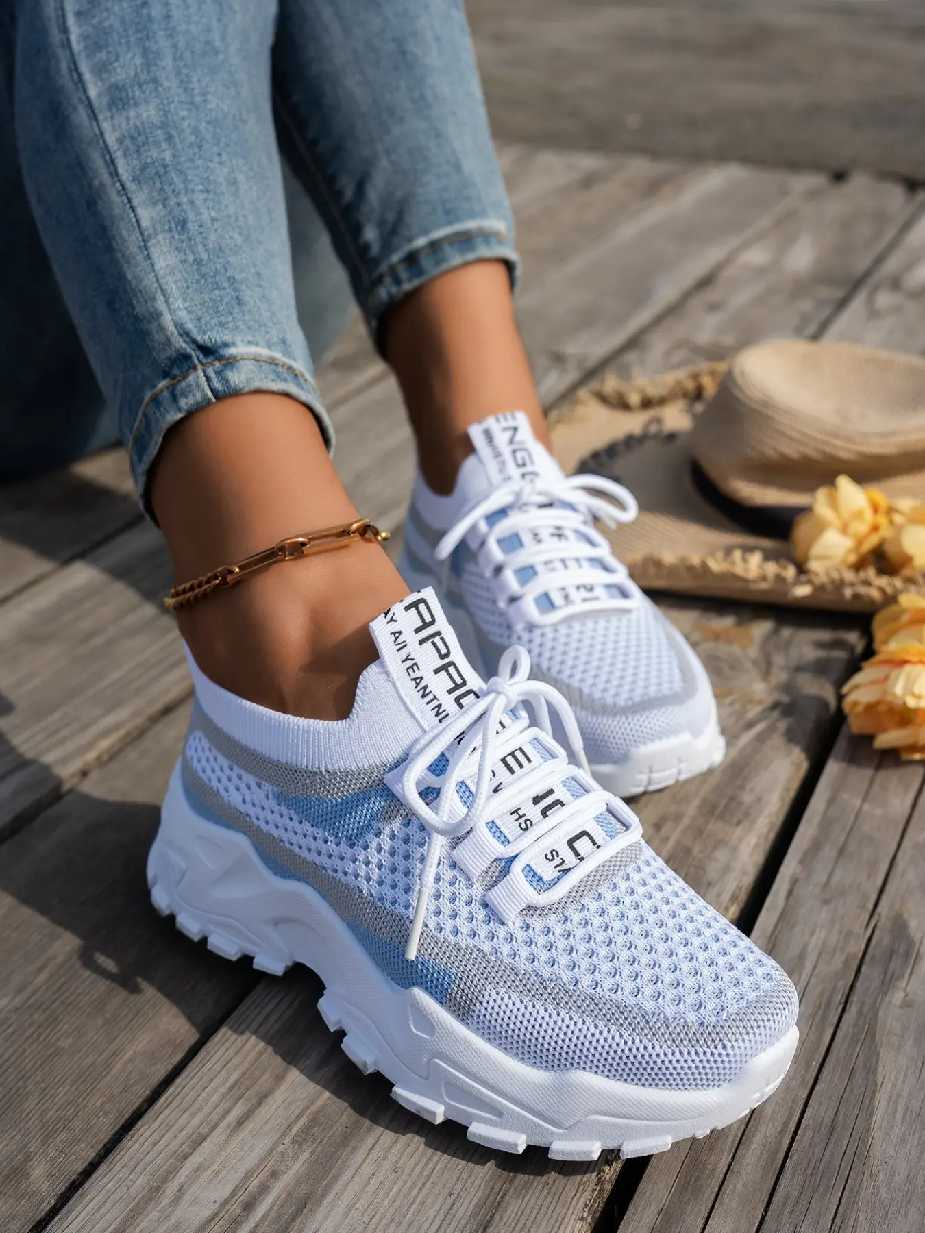 Women's Lace-Up Mesh Shoes, Comfortable Lightweight Flat Breathable Running Sneakers, Fashion Running Sneakers, Sporty Running Shoes, Soft Sole Ideal for Exercise and Casual Wear