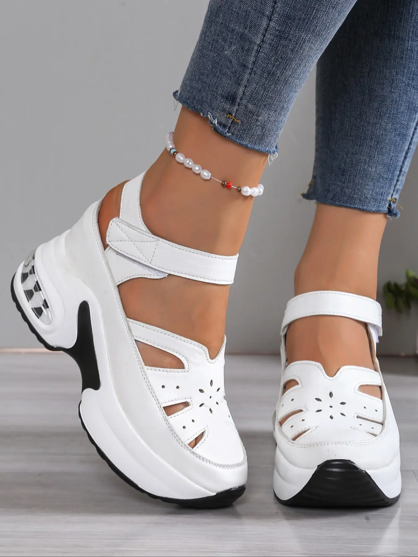 Women's stylish cushioned breathable open-toe Casual Summer sandals, trendy and casual, preferred for small stature with built-in height increase, suitable for daily outings, shopping, and other scenarios, both comfortable and fashionable.