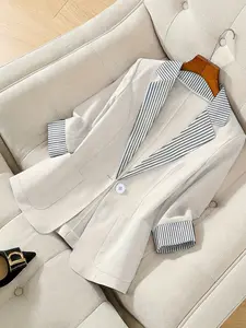 A women's color-block fashion three-quarter sleeve striped lapel single-breasted blazer, suitable for spring and summer, appropriate for daily commuting, business occasions, etc.