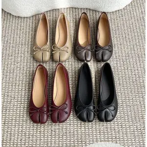 Sheepskin version ~ flat-toed split-toe pig trotter shoes, women's spring 2026 new style red bow thumb pig foot shoes, leather shoes