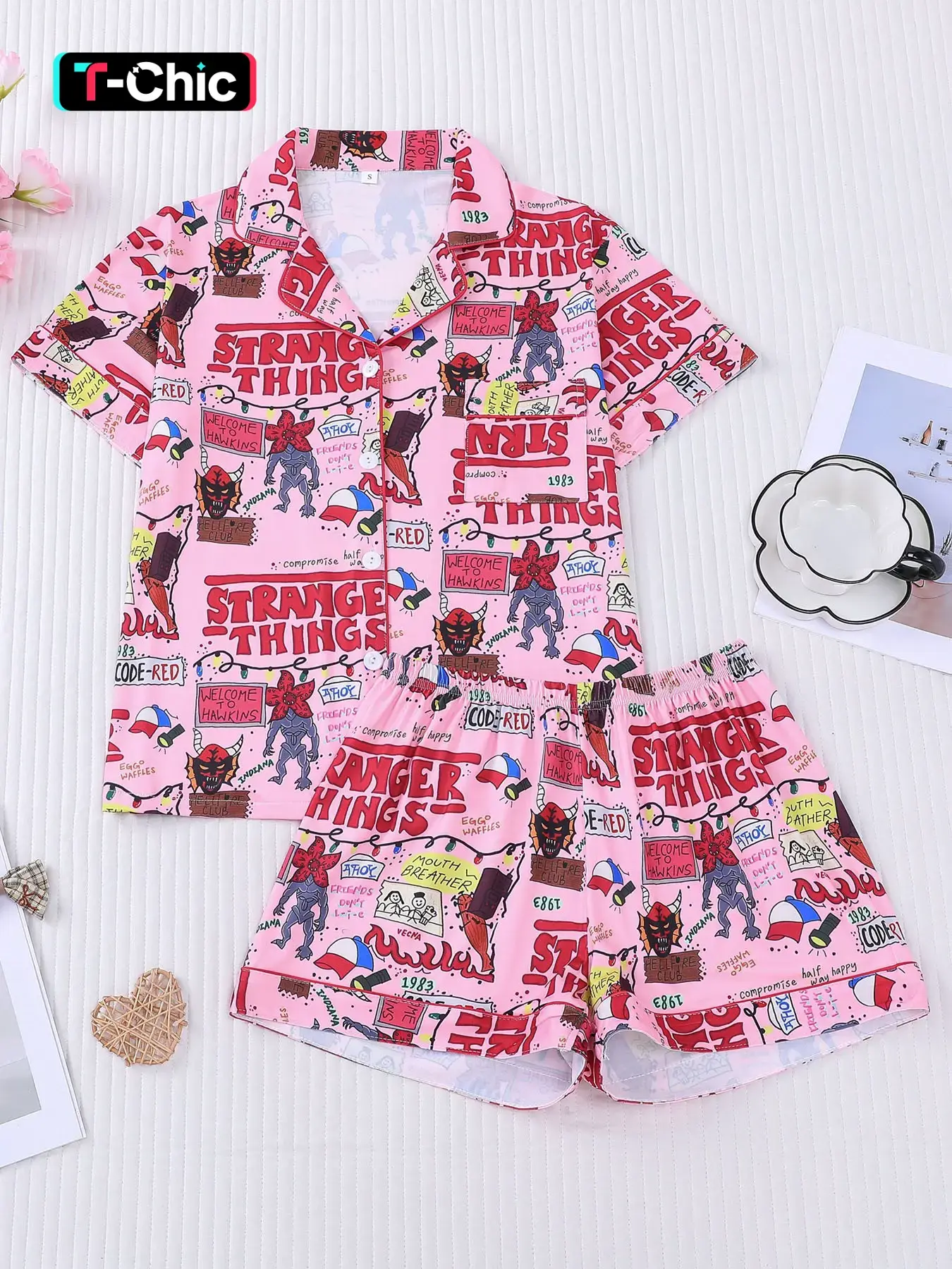 2-piece women's foundation make-up full of strange words, cartoon characters, printed pattern, short sleeved shorts, soft and comfortable top, small pockets, elastic waistband, suitable for four seasons, daily casual women's pajamas set Loungewear