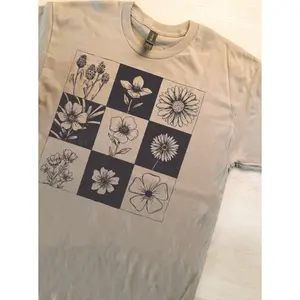 Checkered Flowers Graphic Top Checkered Flowers Graphic Top