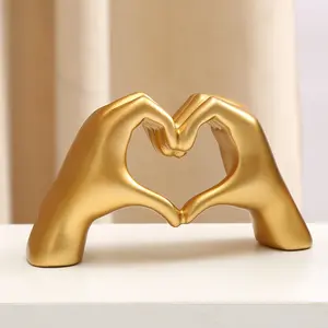 New Year Gift Creative Heart Shaped Ceramic Figurine, Desktop Resin Office Decoration, Love Resin Craftsmanship Home Decor