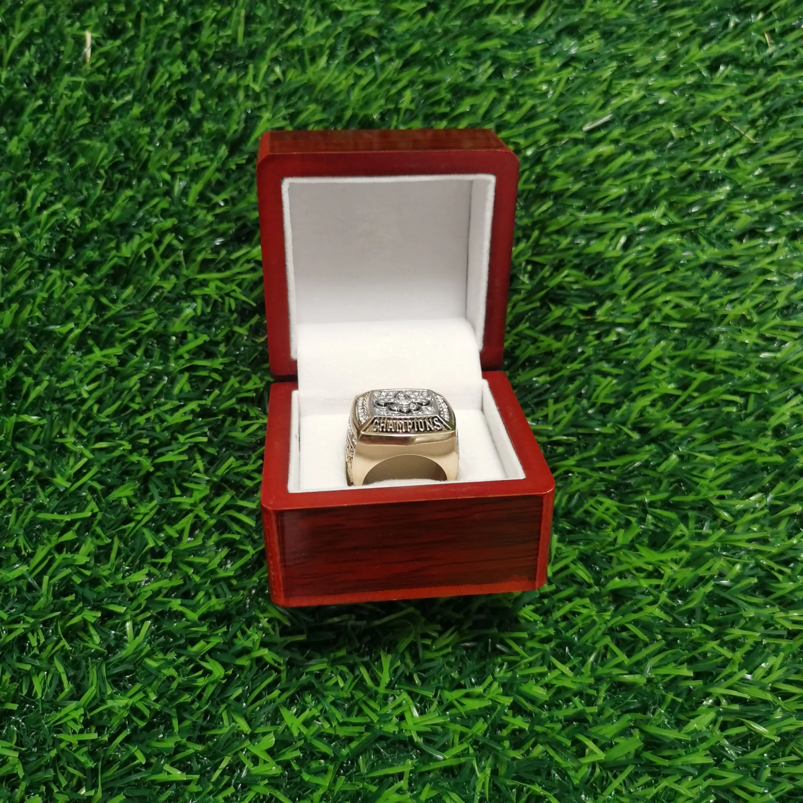 New Football 2009 World Champions Replica ring with wooden box size 11 Teenagers Gift