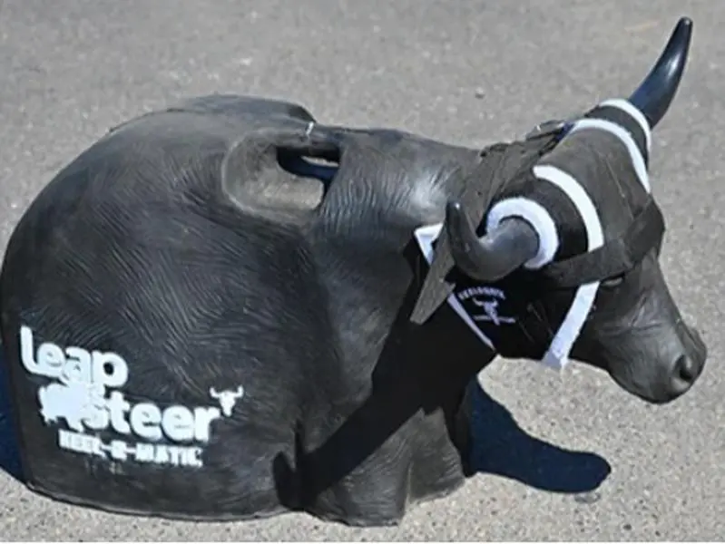 Heel-O-Matic Leapsteer Roping Dummy