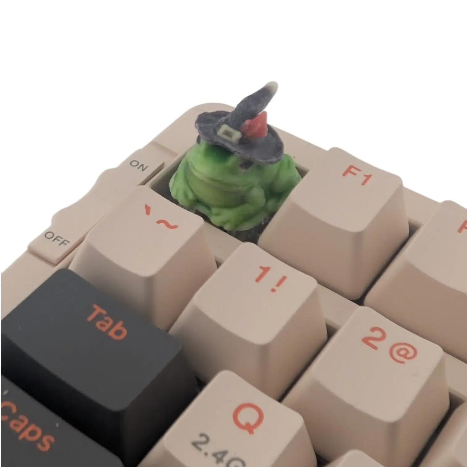 Artisan Witch Frog Resin Keycap, Full-Color Custom Keycap for Mechanical Keyboards, Chubby Design with Wide-Brimmed Witch Hat, Red Accent Band, Perfect Gift for Frog Lovers, Witchy Aesthetics Fans