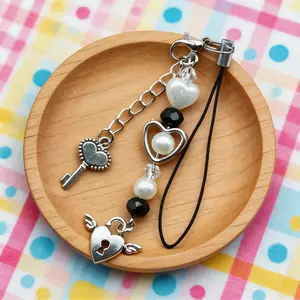 Single Y2K E-Girl Style Heart Phone Chain, Luxury Winged Lock Charm, Trendy Cool Accessory for Girls' Outings