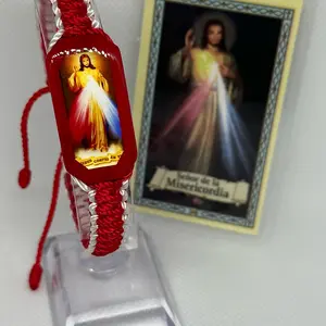 Pulsera tejida a mano con imagen del Señor de la Misericordia!