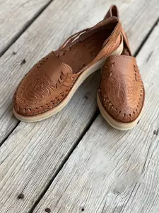 Huarache Sandals Rose Tooled, Leather Sandals Tooled, Mexican Sandals Women, Huarache Shoe Women, Leather Sandals Women,  Gift for Her, Sandals Gift for Her, Birthday gift for Her