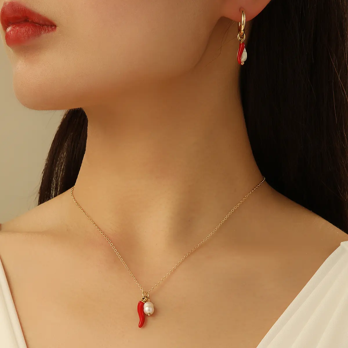 Chili Pepper Pearl Pendant Necklace, Decorative Charm, Edible-Themed Accessory for Casual Everyday Wear, Decorative Charm Necklaces, Edible-Themed Charm Necklaces