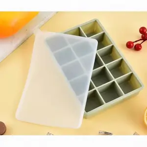 Food Grade Silicone Ice Tray with Locking Lid, BPA Free Reusable Leak-Proof Mold, Suitable for Freezer & Microwave, Easy Release